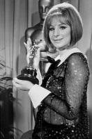Streisando y su primer Oscar por "Funny Girl"